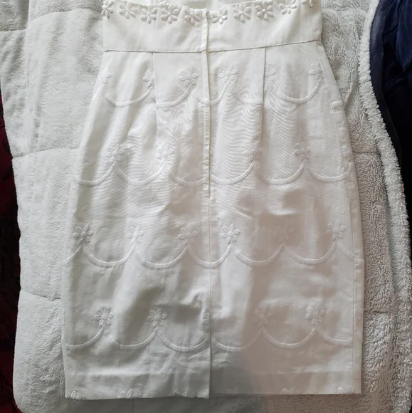 Host Pick 🥂 Lilly Pulitzer White Embroidered Floral Stapless Mini Dress - Picture 6 of 12